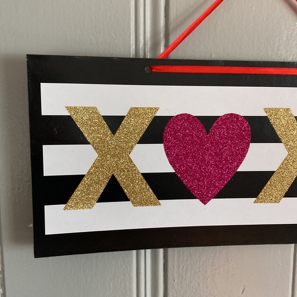 NWT Gorgeous Glittered XπXπ White & Black Striped Wooden Decoration Sign - Picture 5 of 13